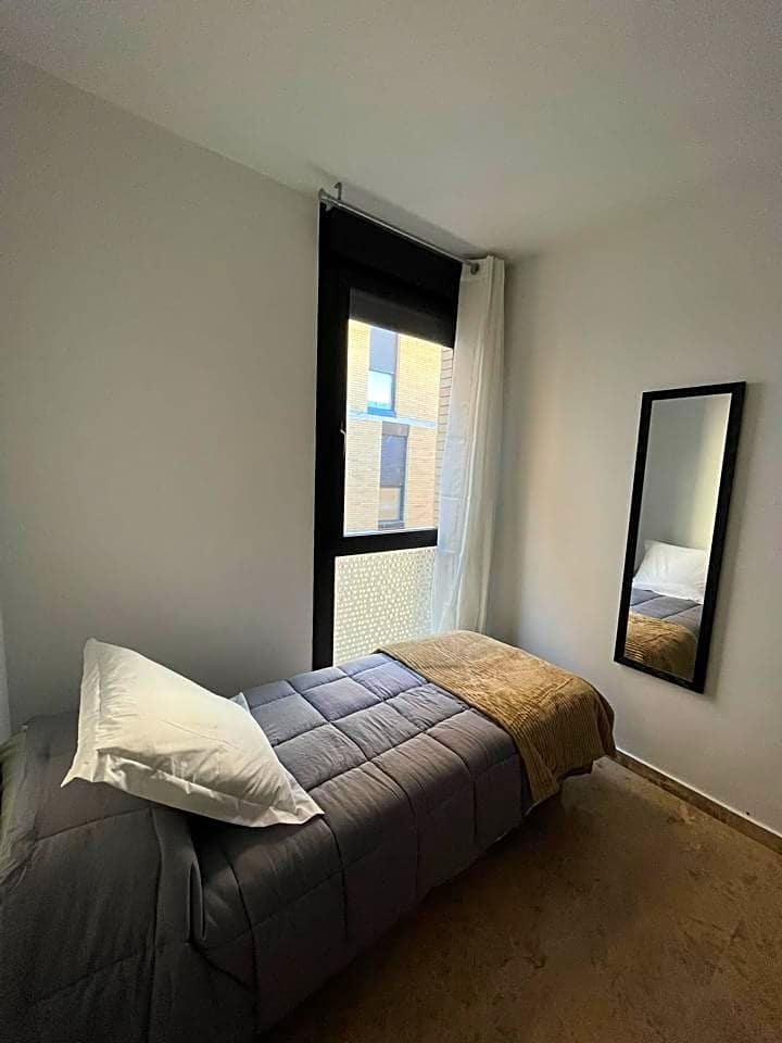 2 bedroom Flat for rent in Malaga city with garage - € 1,350 (Ref: 8022193)