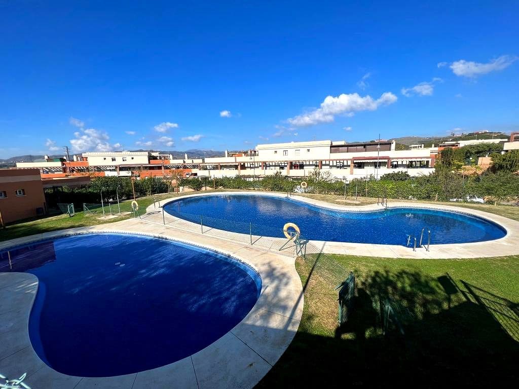 Chalet de 3 habitaciones en Vélez-Málaga en venta con piscina garaje - 385.000 € (Ref: 8022228)