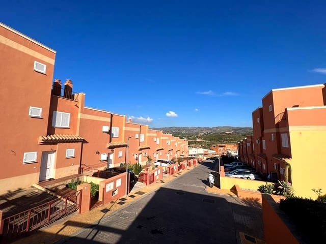 Chalet de 3 habitaciones en Vélez-Málaga en venta con piscina garaje - 385.000 € (Ref: 8022228)