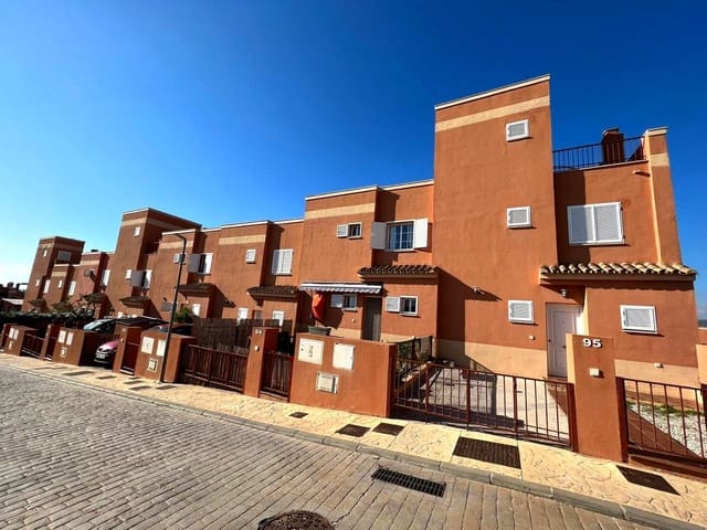 Chalet de 3 habitaciones en Vélez-Málaga en venta con piscina garaje - 385.000 € (Ref: 8022228)