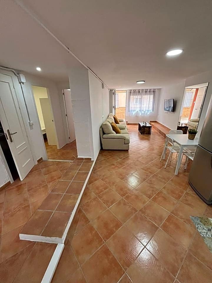3 sypialnia Mieszkanie do wynajęcia w Miasto Malaga - 1 300 € (Ref: 8493196)
