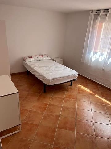 Piso de 3 habitaciones en Hacienda Roldan, Málaga ciudad en alquiler - 1.300 € (Ref: 8493196)