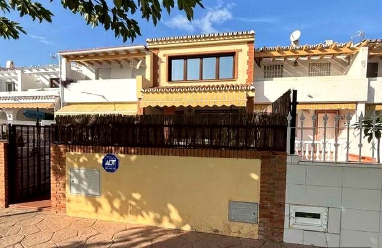 3 soverom Villa til salgs i Torre de Benagalbon med svømmebasseng garasje - € 485 000 (Ref: 8661805)