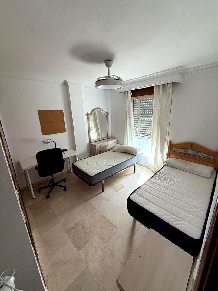 3 sypialnia Mieszkanie do wynajęcia w Miasto Malaga z basenem - 1 250 € (Ref: 9050140)