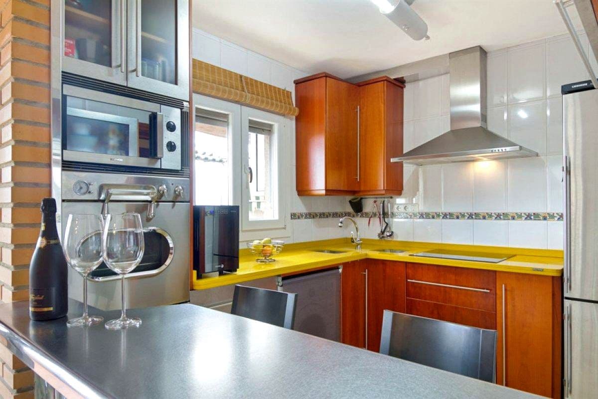 3 sypialnia Mieszkanie do wynajęcia w Miasto Malaga z basenem garażem - 1 800 € (Ref: 9077551)