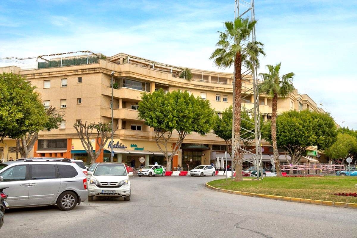 3 sypialnia Mieszkanie do wynajęcia w Miasto Malaga z basenem garażem - 1 800 € (Ref: 9077551)