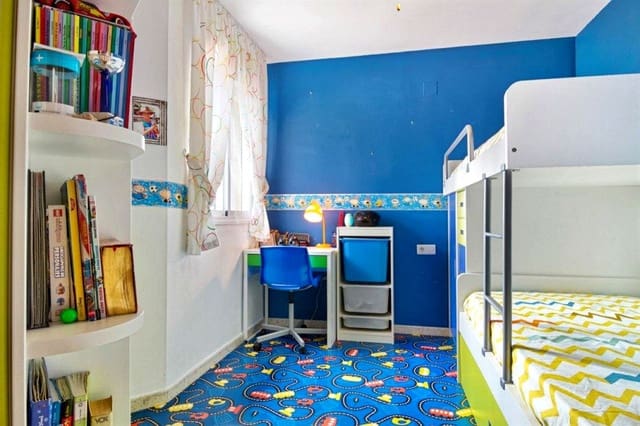 3 soveværelse Lejlighed til leje i El Romeral, Málaga by med swimmingpool garage - € 1.800 (Ref: 9077551)
