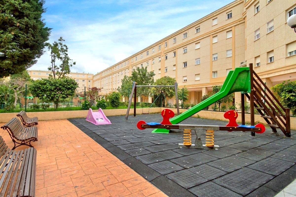 3 sypialnia Mieszkanie do wynajęcia w Miasto Malaga z basenem garażem - 1 800 € (Ref: 9077551)