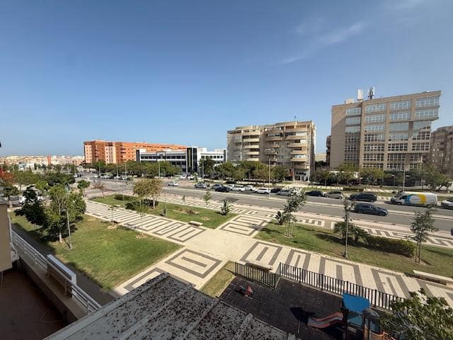 4 soveværelse Lejlighed til leje i Teatinos, Málaga by - € 1.800 (Ref: 9087166)