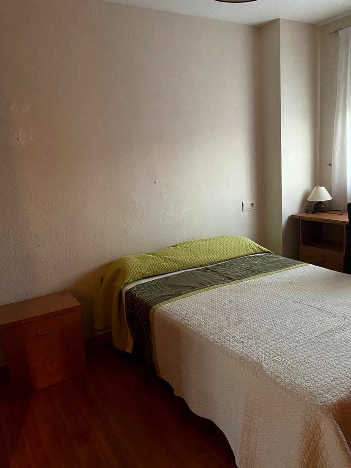 4 bedroom Flat for rent in Malaga city with pool - € 1,800 (Ref: 9103579)