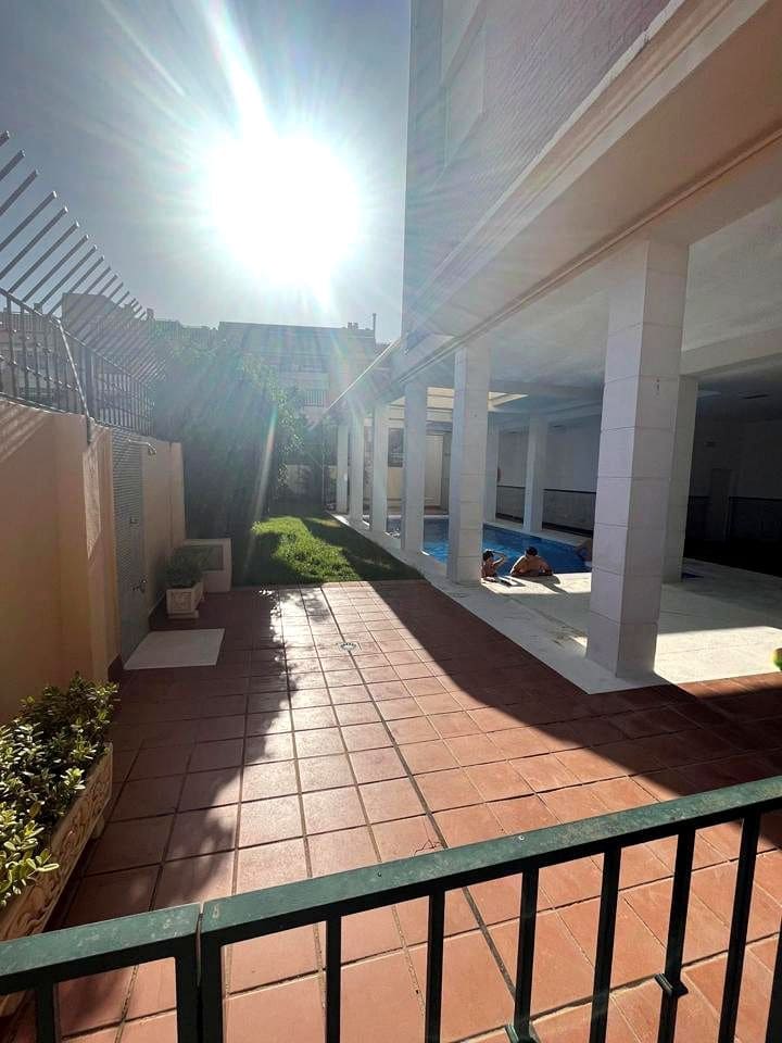 4 bedroom Flat for rent in Malaga city with pool - € 1,800 (Ref: 9103579)