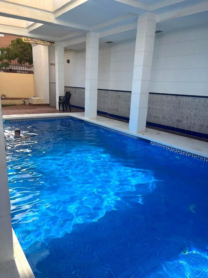 4 bedroom Flat for rent in Malaga city with pool - € 1,800 (Ref: 9103579)