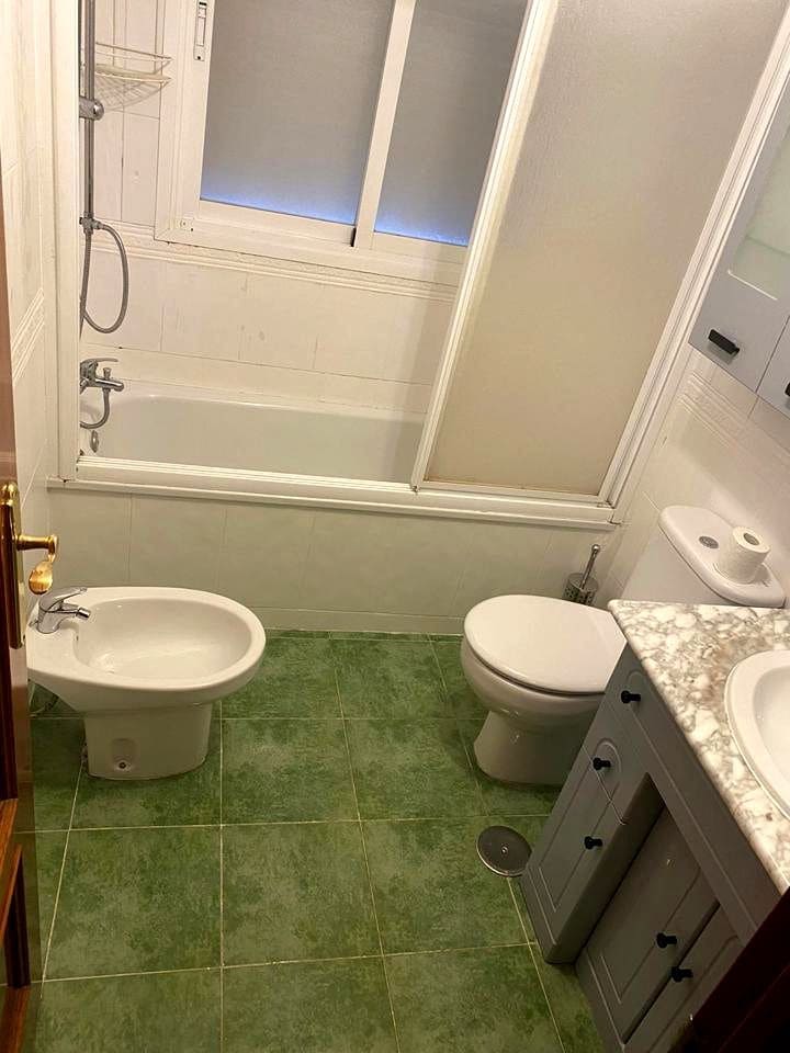 4 bedroom Flat for rent in Malaga city with pool - € 1,800 (Ref: 9103579)