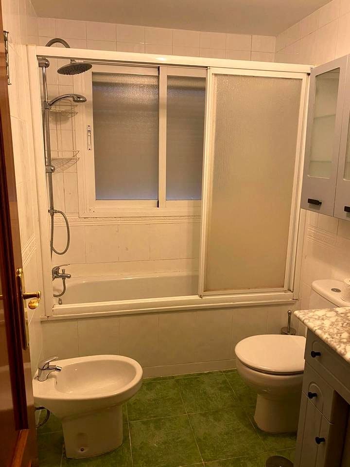 4 bedroom Flat for rent in Malaga city with pool - € 1,800 (Ref: 9103579)