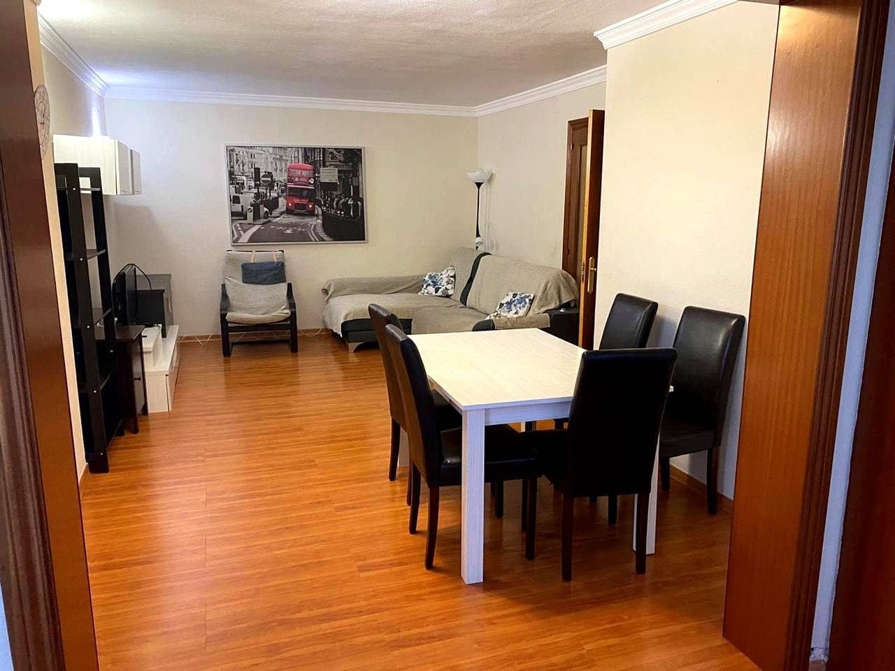 4 bedroom Flat for rent in Malaga city with pool - € 1,800 (Ref: 9103579)