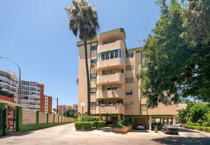 Piso de 3 habitaciones en Torremolinos en venta con piscina garaje - 350.000 € (Ref: 9160666)