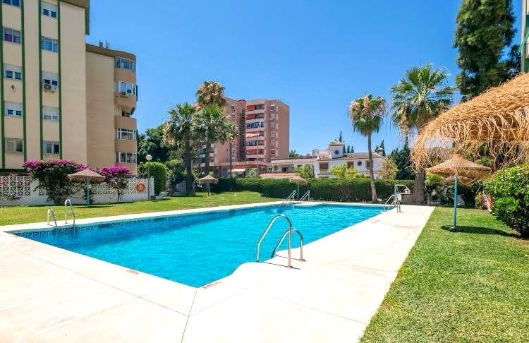 Piso de 3 habitaciones en Torremolinos en venta con piscina garaje - 350.000 € (Ref: 9160666)