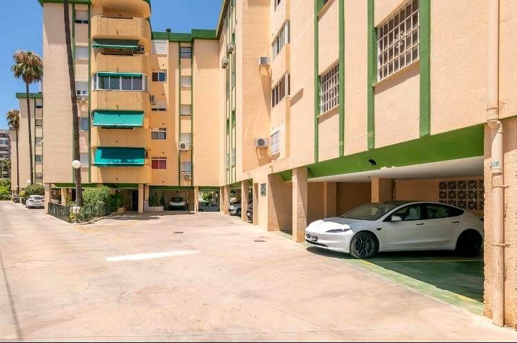 Piso de 3 habitaciones en Torremolinos en venta con piscina garaje - 350.000 € (Ref: 9160666)