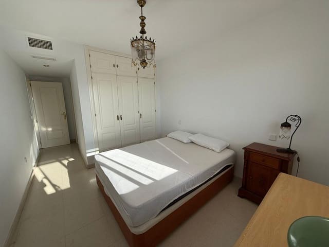 4 soveværelse Lejlighed til leje i Hacienda Capitan, Málaga by - € 1.900 (Ref: 9160722)