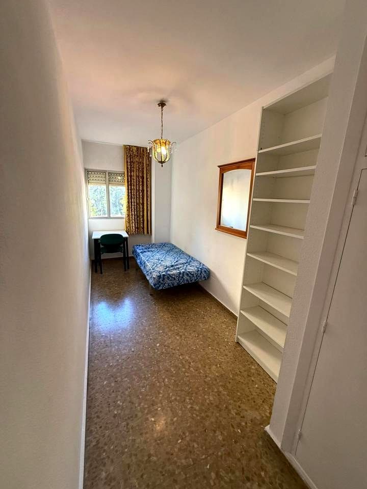 4 Zimmer Wohnung zu vermieten in Malaga Stadt - 400 € (Ref: 9187963)