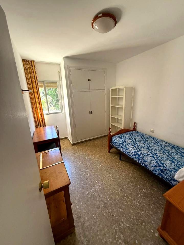 4 Zimmer Wohnung zu vermieten in Malaga Stadt - 400 € (Ref: 9187963)