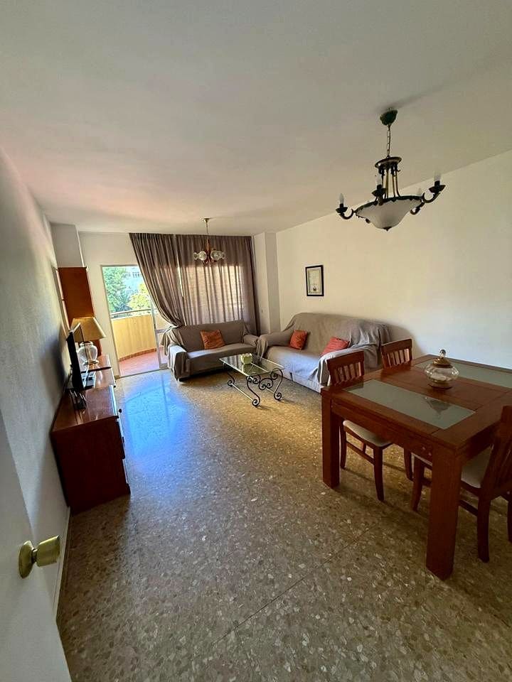 4 Zimmer Wohnung zu vermieten in Malaga Stadt - 400 € (Ref: 9187963)