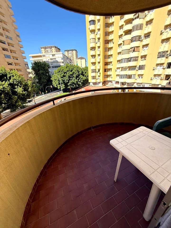 4 Zimmer Wohnung zu vermieten in Malaga Stadt - 400 € (Ref: 9187963)