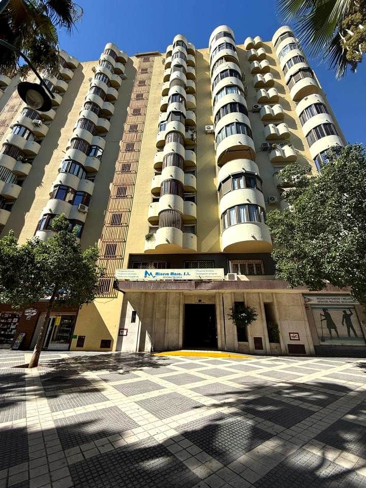 4 Zimmer Wohnung zu vermieten in Malaga Stadt - 400 € (Ref: 9187963)