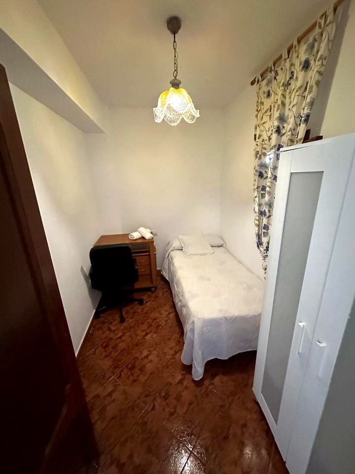 Villa/Maison de 3 chambres à louer à Puerto de la Torre - 1 300 € (Ref: 9228015)