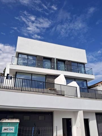 3 soveværelse Villa til salg i Fuente Alegre, Málaga by med swimmingpool garage - € 690.000 (Ref: 9253714)