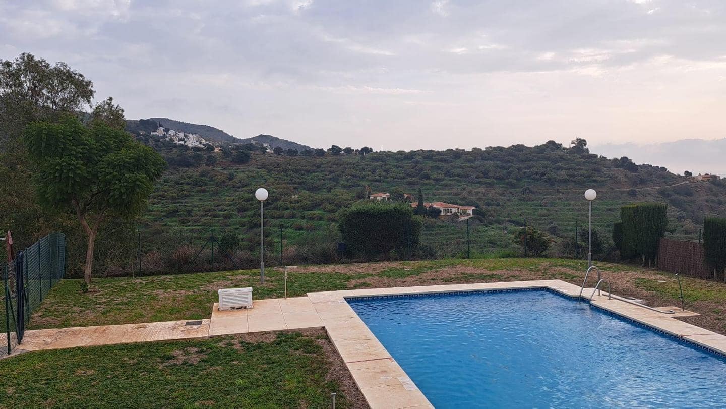 3 bedroom Flat for sale in Torre de Benagalbon with pool garage - € 310,000 (Ref: 9396738)