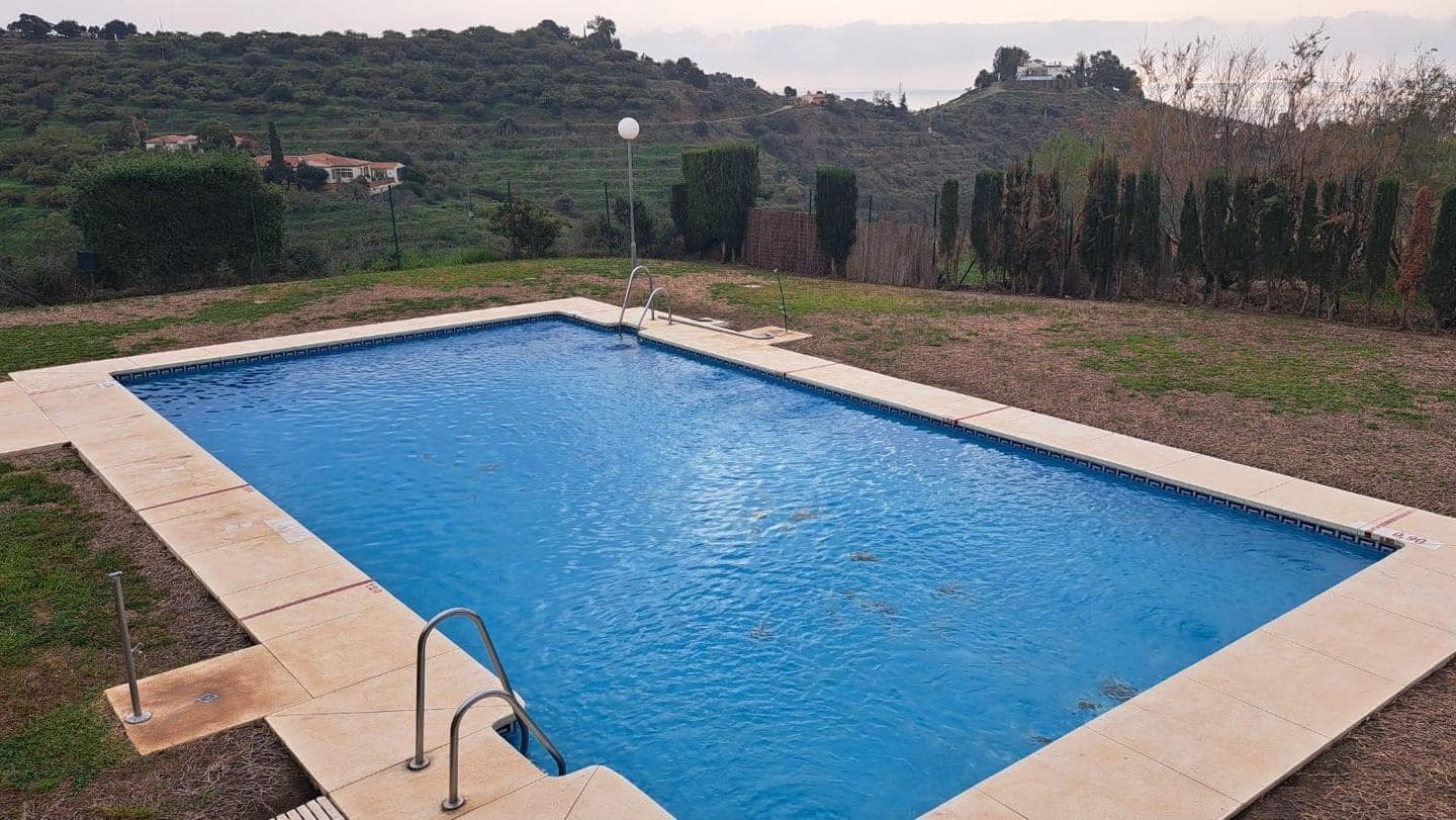 3 bedroom Flat for sale in Torre de Benagalbon with pool garage - € 310,000 (Ref: 9396738)