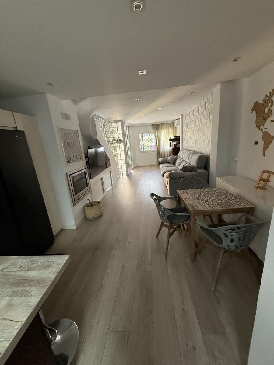 3 sypialnia Willa na sprzedaż w Miasto Malaga z basenem garażem - 468 000 € (Ref: 9402594)