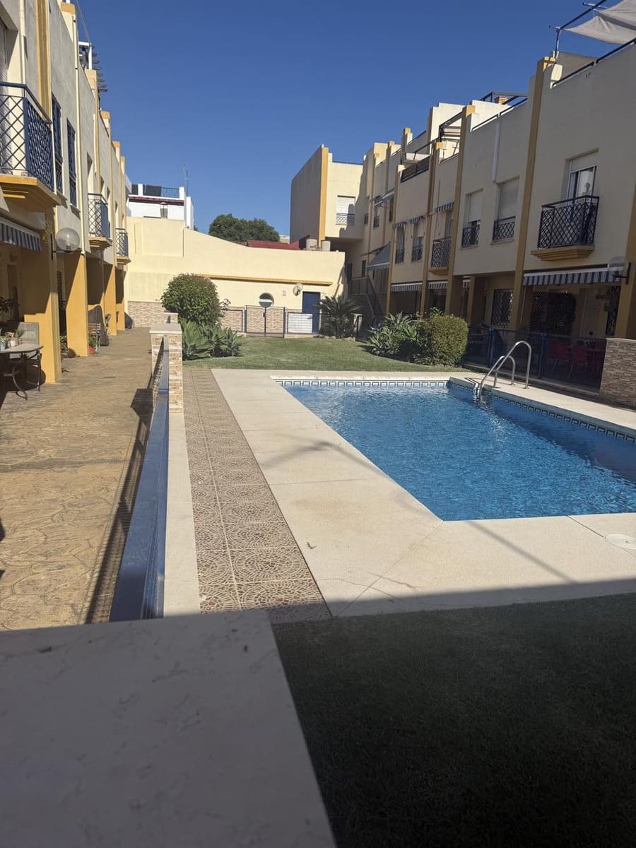 3 sypialnia Willa na sprzedaż w Miasto Malaga z basenem garażem - 468 000 € (Ref: 9402594)