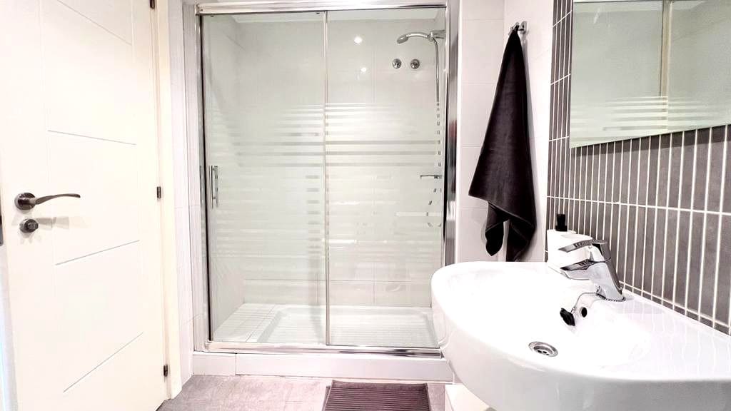 2 soveværelse Lejlighed til salg i Malaga by - € 340.000 (Ref: 9410235)