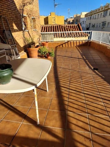 4 soverom Leilighet til salgs i El Palo, Málaga by med garasje - € 400 000 (Ref: 9412706)