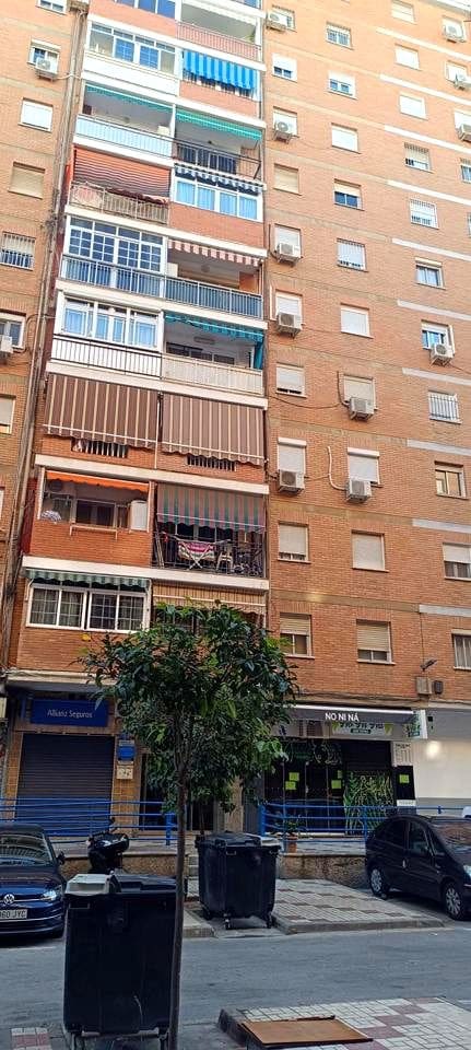 3 soveværelse Lejlighed til salg i Malaga by - € 238.000 (Ref: 9438822)