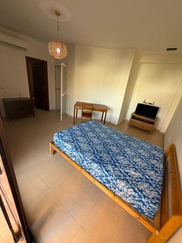 Lejlighed til leje i Las Morillas, Málaga by - € 800 (Ref: 9448513)