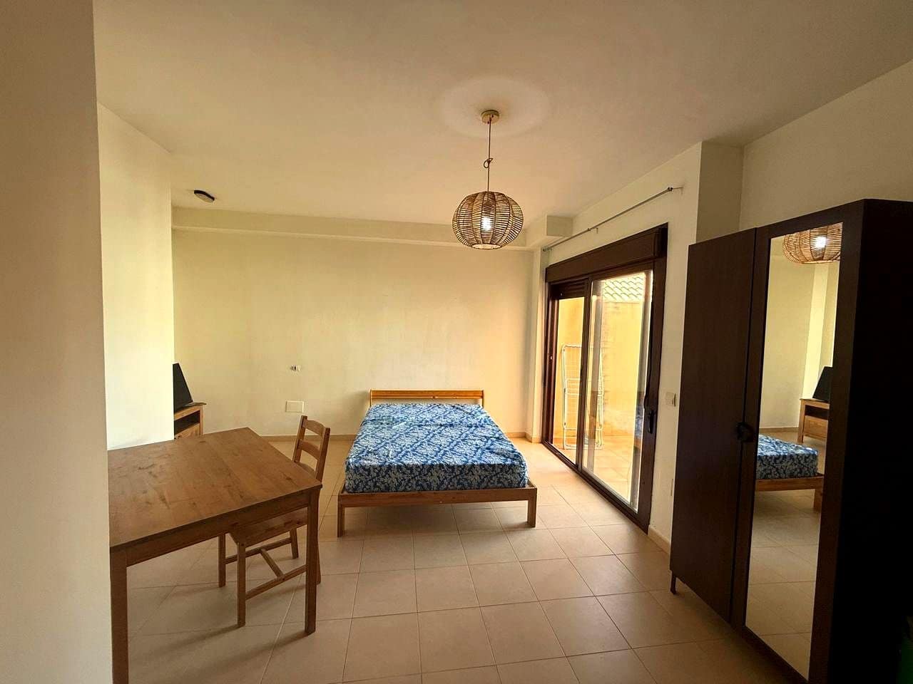 Lejlighed til leje i Malaga by - € 800 (Ref: 9448513)