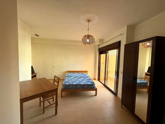 Lejlighed til leje i Las Morillas, Málaga by - € 800 (Ref: 9448513)