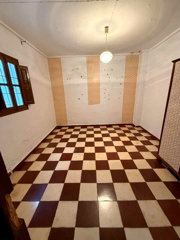 3 slaapkamer Villa te koop in Malaga stad - € 250.000 (Ref: 9450877)