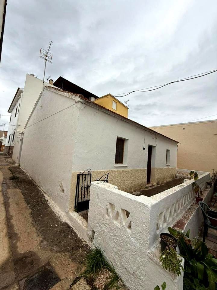 3 slaapkamer Villa te koop in Malaga stad - € 250.000 (Ref: 9450877)