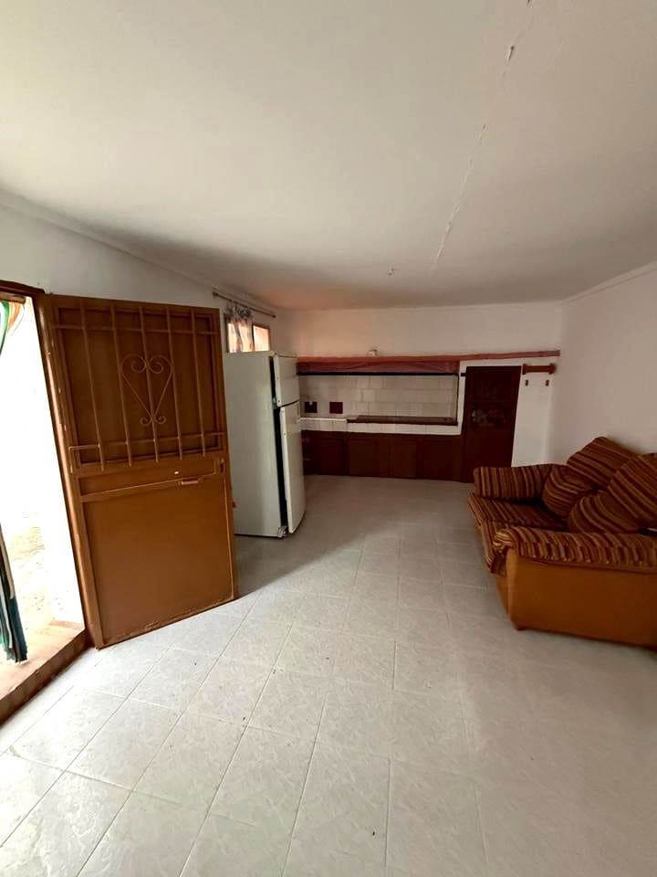 3 slaapkamer Villa te koop in Malaga stad - € 250.000 (Ref: 9450877)