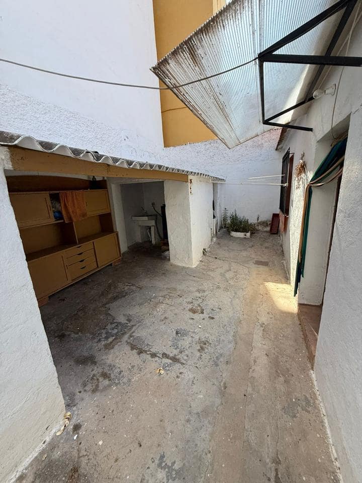 3 slaapkamer Villa te koop in Malaga stad - € 250.000 (Ref: 9450877)