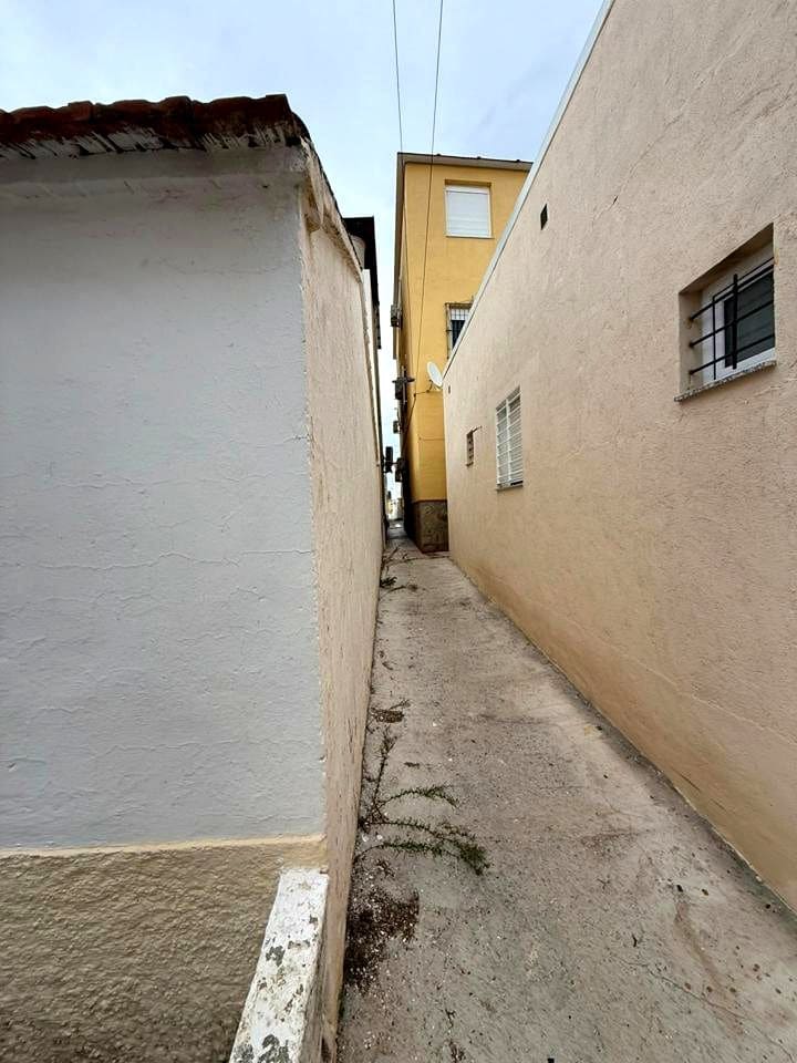 3 slaapkamer Villa te koop in Malaga stad - € 250.000 (Ref: 9450877)