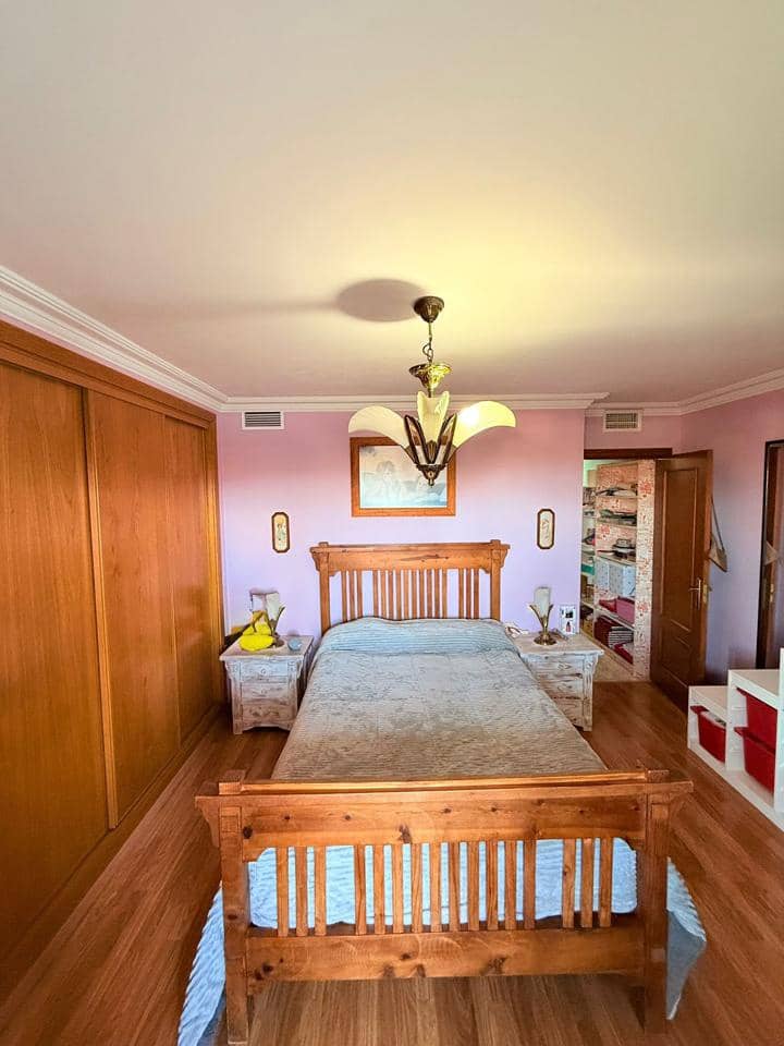 3 bedroom Flat for sale in Coin - € 250,000 (Ref: 9471584)