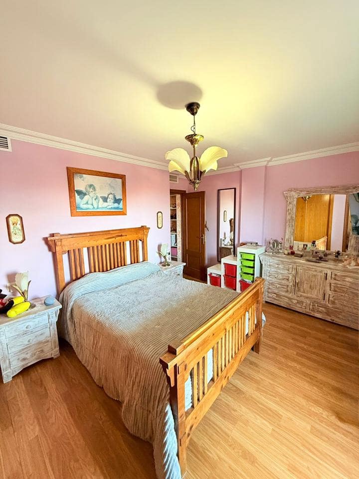 3 bedroom Flat for sale in Coin - € 250,000 (Ref: 9471584)