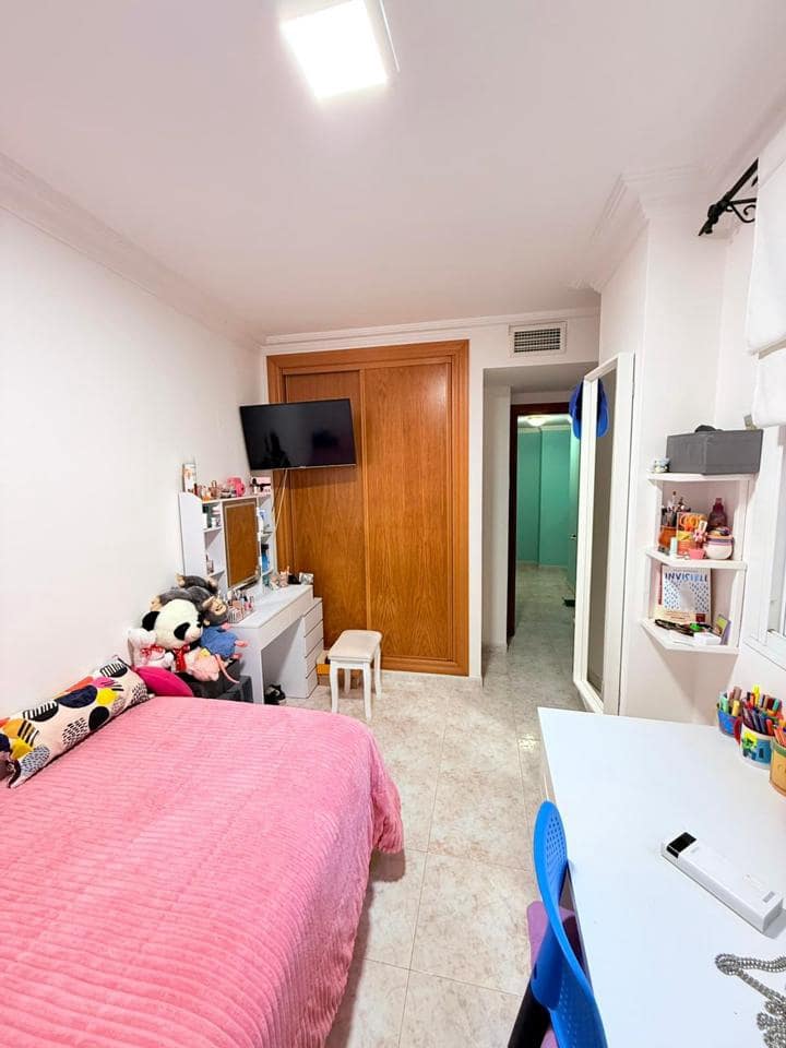 3 bedroom Flat for sale in Coin - € 250,000 (Ref: 9471584)