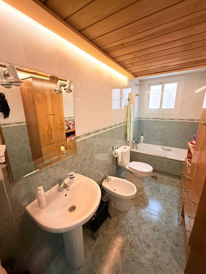 3 bedroom Flat for sale in Coin - € 250,000 (Ref: 9471584)