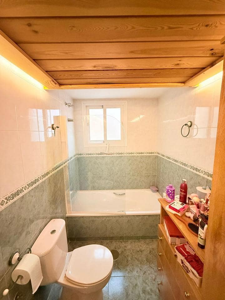 3 bedroom Flat for sale in Coin - € 250,000 (Ref: 9471584)